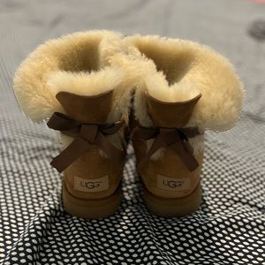 UGG Short Bailey bow boots